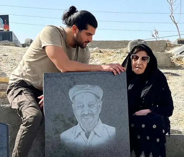 سینا مهراد و مادربزرگش